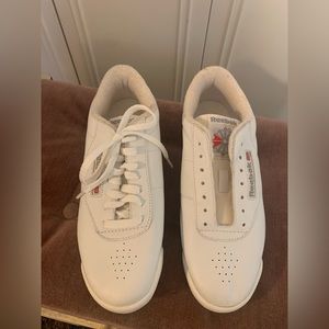 Reebok Classic white leather. Size US 8. Unisex.